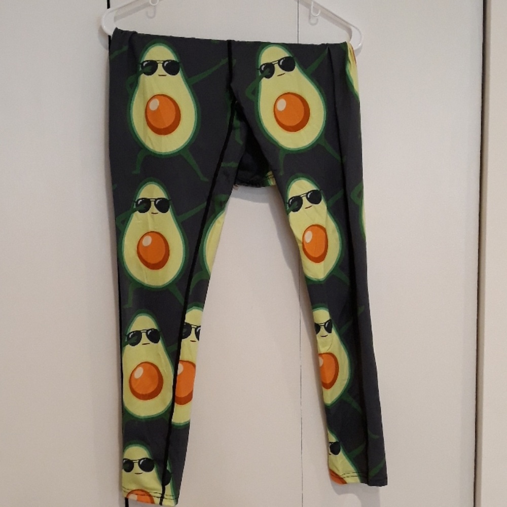 Avocado leggings.. because who doesn't love avos??